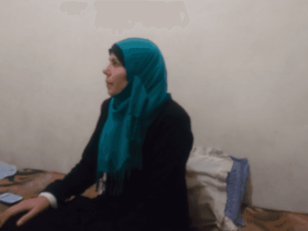 مريضة بحاجة لسماعة أذن