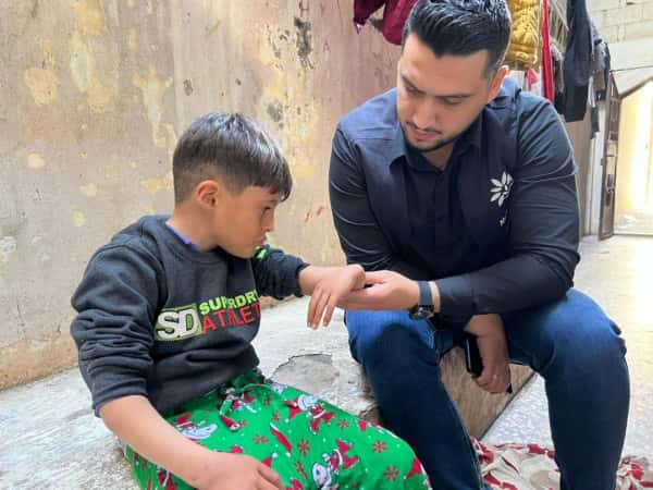 دلال… أمٌّ تحاصرها الديون