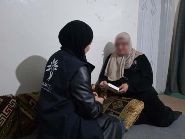 ابنةٌ واحدة تحمل عبء عائلة كاملة