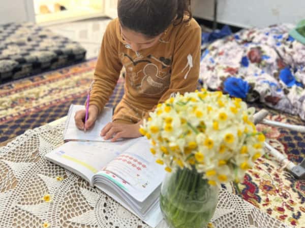 تسعة أيتام على عاتق أحمد