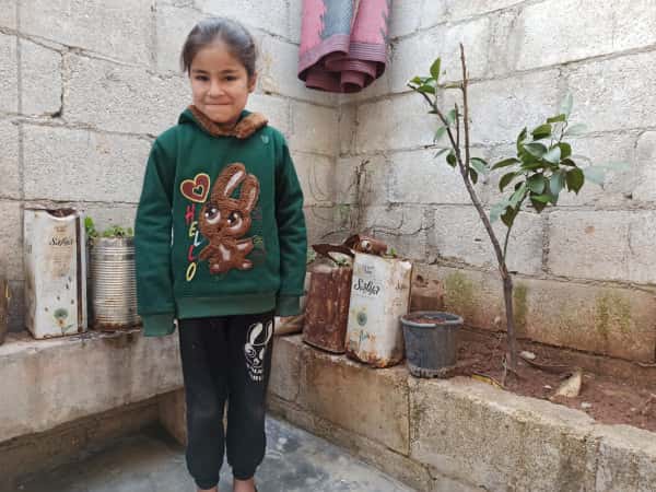 Einas is an orphan child from Damascus