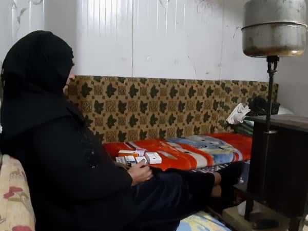 An elderly woman does n´t have the cost of medications