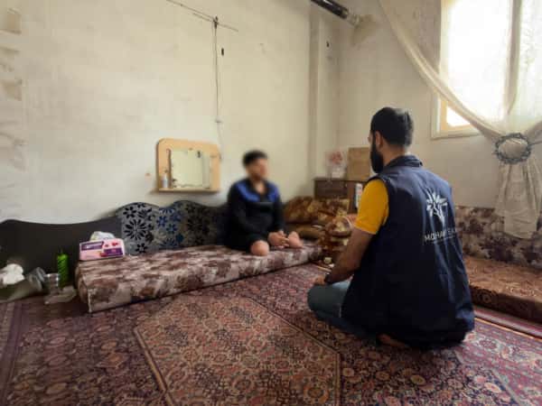 محمد يحاول الوقوف من جديد