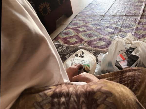 سيدة مريضة بحاجة للمساعدة