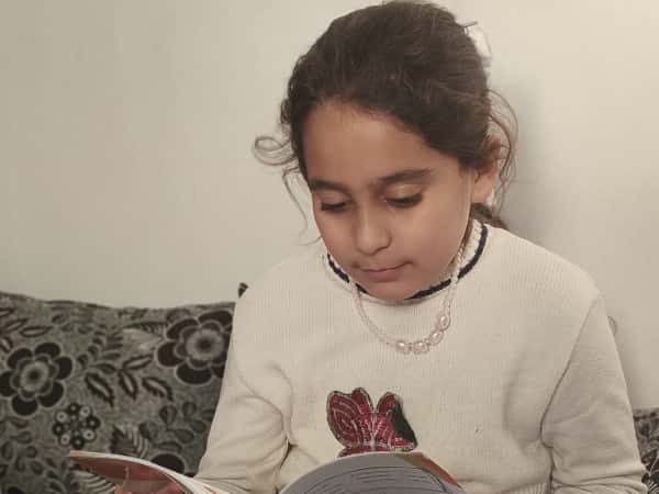 وسام طفلة يتيمة من حلب