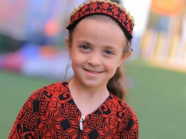 Siwar ist ein Halbwaisenmädchen aus Gaza