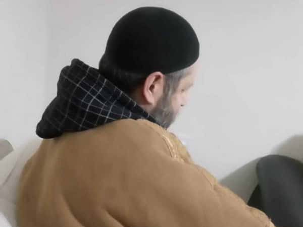 العم وليد بحاجة لسمّاعة أذن من أجل البقاء في عمله.