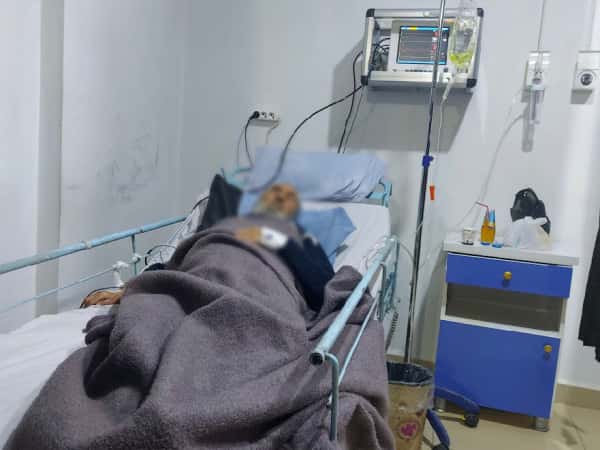 A father of three is in dire need of treatment costs