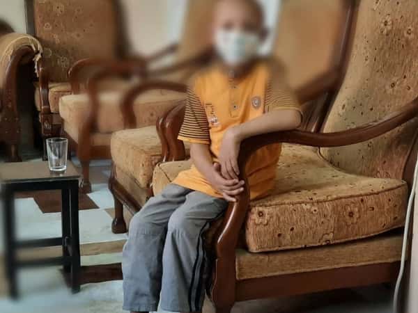 طفل مصاب بالسرطان لا يملك حتى ثمن طعامه