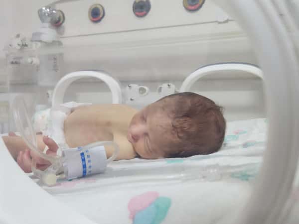 The newborn baby Shaimaa needs your help.