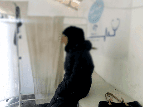 امرأة تعاني من أمراض الغدة الدرقية!