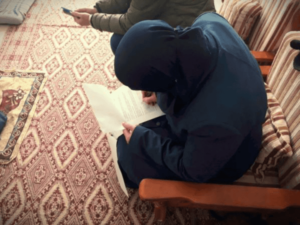 A woman suffers of pain