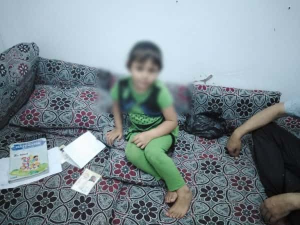 طلفلة فاقدة السمع بحاجة سماعات