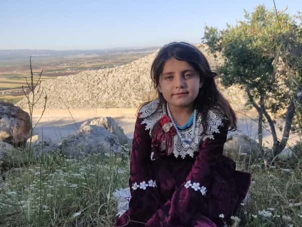 Inas ist ein Waisenkind aus der Stadt Idlib