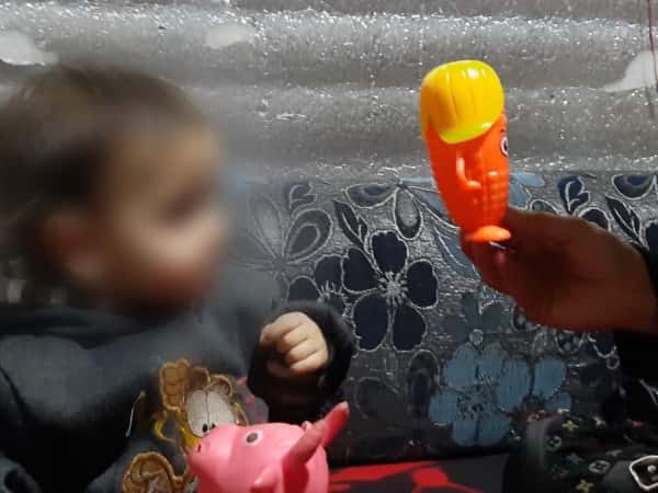 طفلة بحاجة مساعدة لاستعادة سمعها
