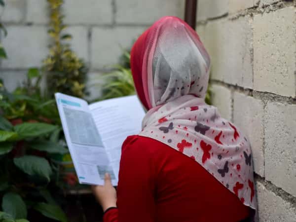 حلا الجميلة طفلة يتمة من محافظة ادلب