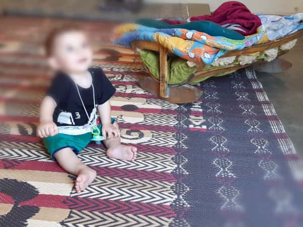 طفل بحاجة جهاز رذاذ