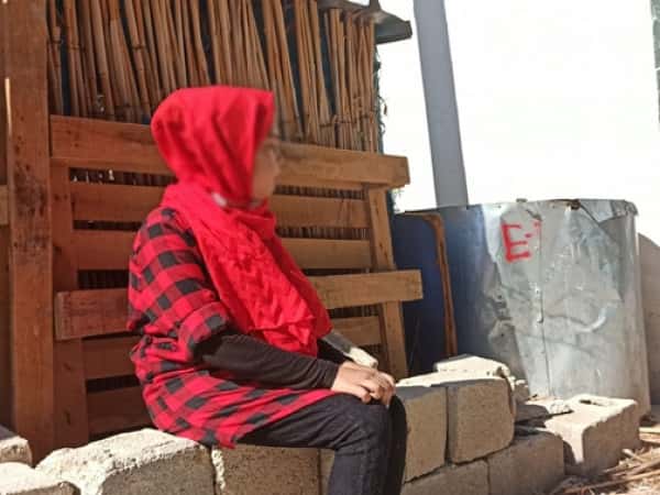 أربعاً من أبنائه مصابون بالتلاسيميا, العم مصطفى يعيش وأسرته بلامعيل!