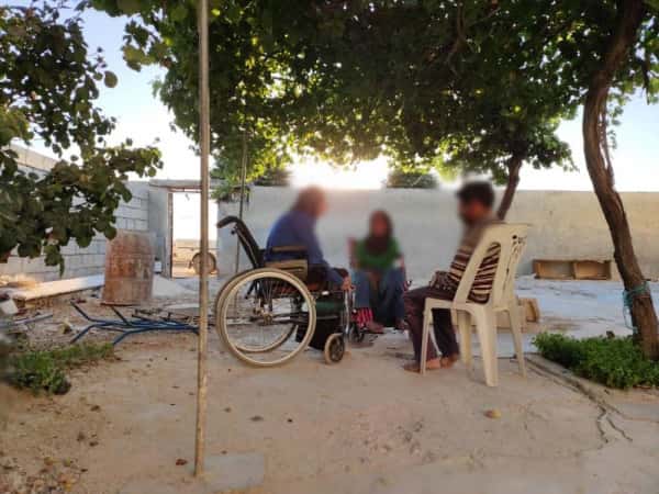 أولاده الأربعة يعانون من إعاقة جسدية