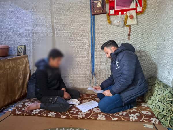 A child dreams of waling without pain