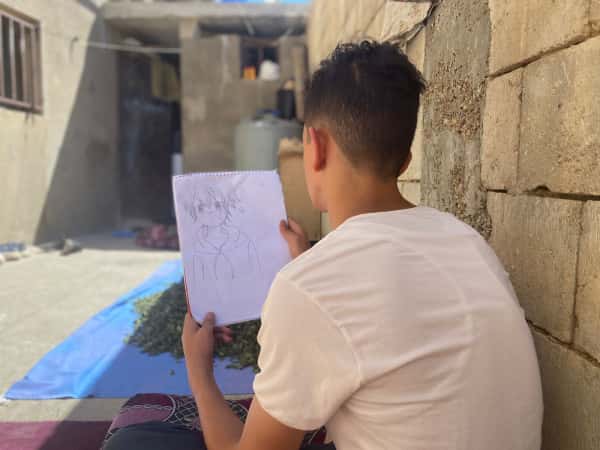Rayan ist ein Waisenkind aus der Stadt Homs
