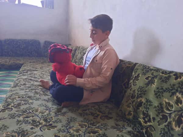 Mahmoud is child and needs your help