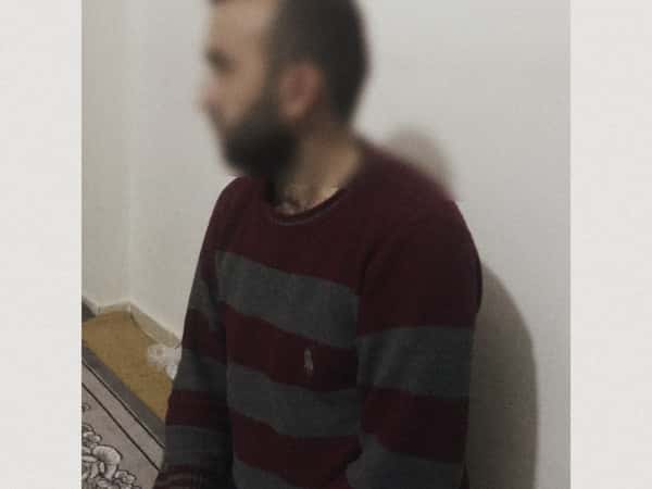 رجلٌ يعاني من ضعف نظر حاد!