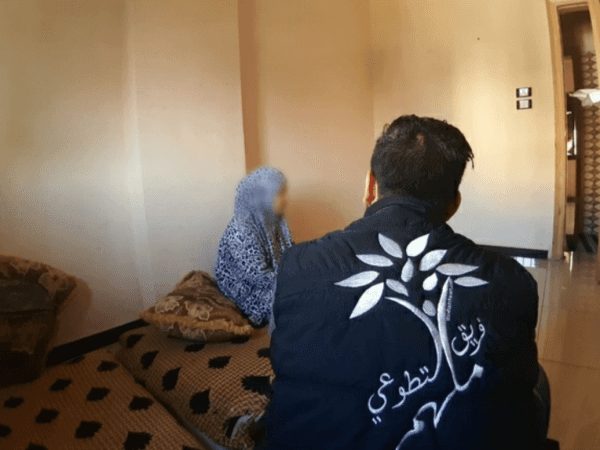 امرأة تعاني من تبعات خطأ طبي