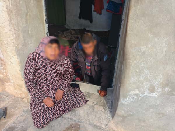 أمٌّ لثلاثة أطفال مرضى