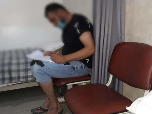 الأخ خالد يعاني من آلام شديدة في منطقة الظهر، وهو بحاجة إلى صورة طبية لظهره.