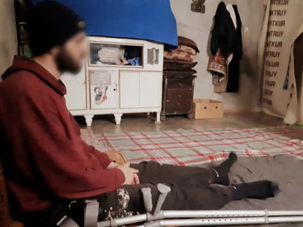 صانعٌ للأراجيح والسعادة بالرغم من مأساته!