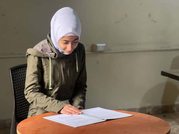 ملك طفلة يتيمة من محافظة دير الزور