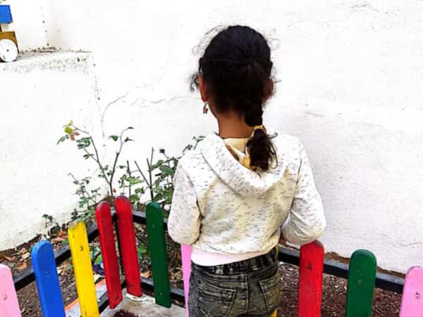 Support the orphaned girl Aisha