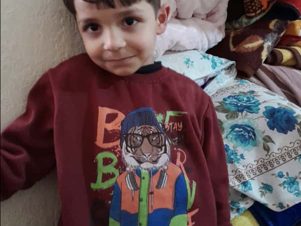 Muhammad, ein Waisenkind nach dem Erdbeben