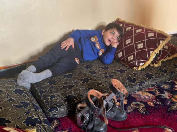 آدم يحتاج فرصة للحركة