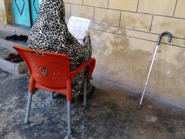 امرأة تحتاج لإكمال علاجها من سرطان الثدي