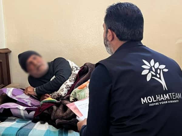 جسدٌ مشلول.. وأسرةٌ ينهشها المرض