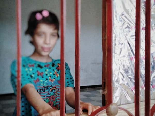 طفلة تعاني من ضمور دماغي والكلية اليُمنى متوقفة!