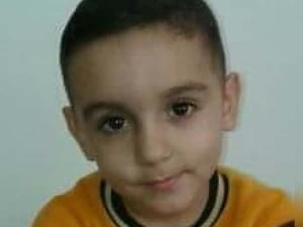Child suffering from muscle weakness