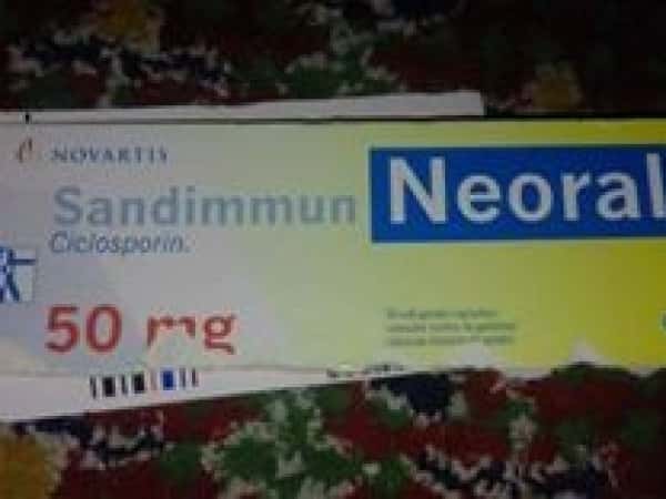 female refugee with a sever pain in kidney