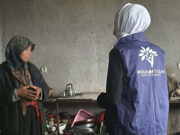 She grows and sells roses to provide for her children's needs.