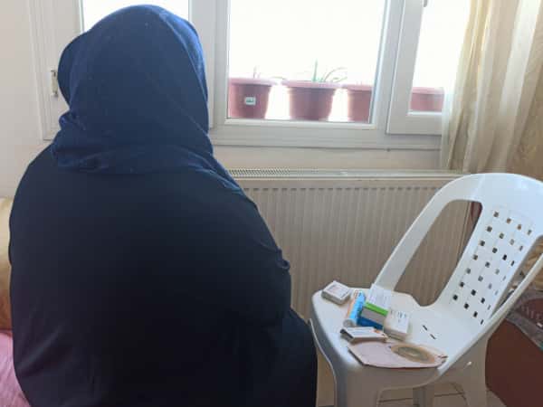 السيدة سناء مريضة بالسرطان