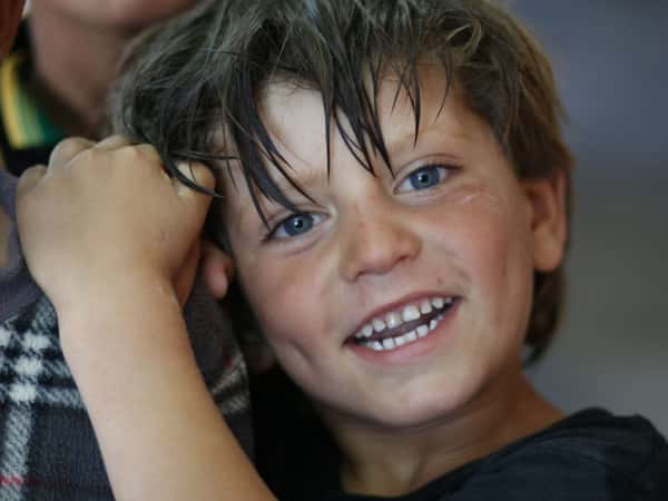 هدية وإفطار طفل