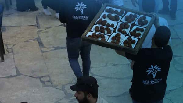 Iftar for a Fasting Person in Ramadan – Donate and Earn Rewards Now