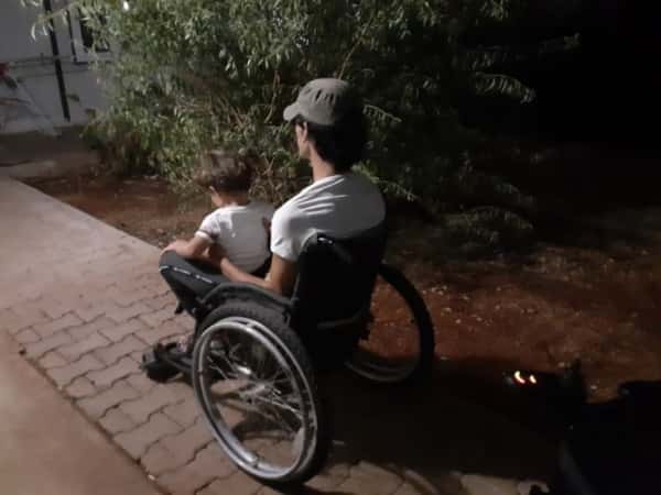 A young man was injured by sharpnels left him paralyzed