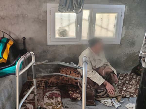 شيخوخة على ركام البيت