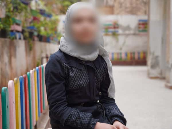 Die wunderschöne Fatima wurde durch das Erdbeben zur Waise.