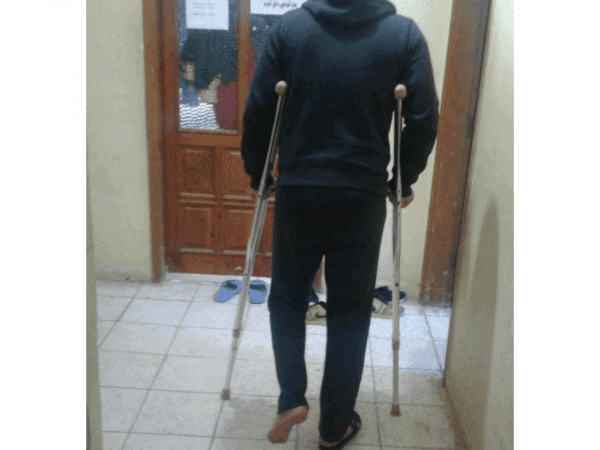 A young man was injured in his feet