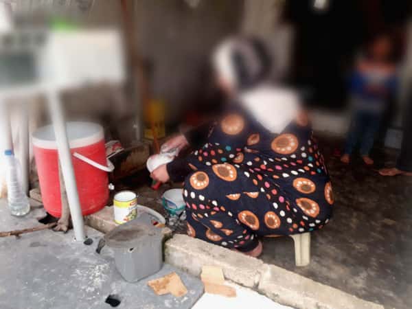A mother living in Deir Al-Ballut camp