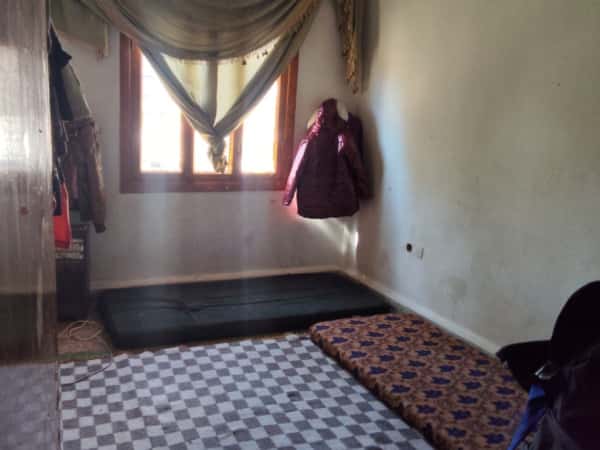 بين المرض ولقمة العيش